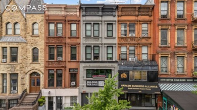 Imagine owning a Manhattan townhouse where you can wake up in a - photo 3
