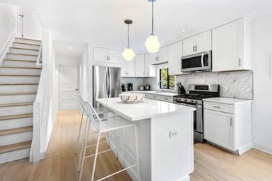 This nicely renovated home is located in Clearwater Beach, a - photo 4