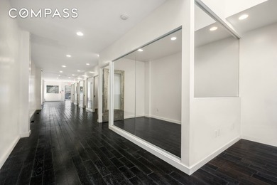 Imagine owning a Manhattan townhouse where you can wake up in a - photo 4