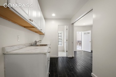 Imagine owning a Manhattan townhouse where you can wake up in a - photo 7