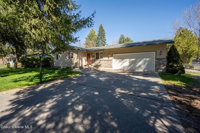 Welcome to this beautifully maintained and thoughtfully updated - photo 3