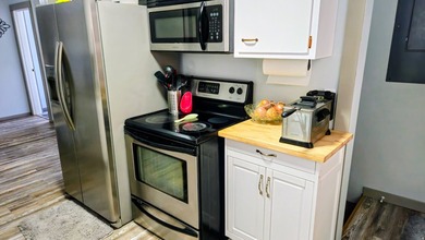 Immaculate 4 bedroom, 3 bathroom home located in the heart of - photo 14