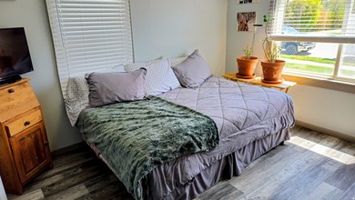 Immaculate 4 bedroom, 3 bathroom home located in the heart of - photo 15