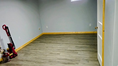 Immaculate 4 bedroom, 3 bathroom home located in the heart of - photo 21