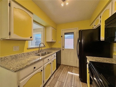 Welcome to this beautifully maintained 2-bedroom, 1.5-bath condo - photo 7