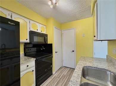 Welcome to this beautifully maintained 2-bedroom, 1.5-bath condo - photo 8