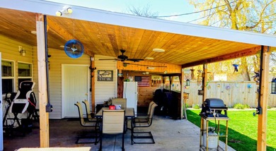 Immaculate 4 bedroom, 3 bathroom home located in the heart of - photo 35