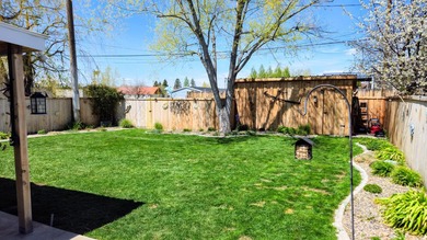 Immaculate 4 bedroom, 3 bathroom home located in the heart of - photo 39