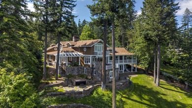 Privately gated on 3.81 acres of coveted Finley Point, this - photo 3
