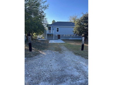 Great home in the Mathis Lake area. This 2-bedroom 2 bath home - photo 2