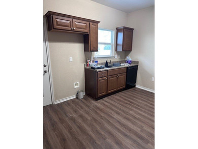Great home in the Mathis Lake area. This 2-bedroom 2 bath home - photo 7