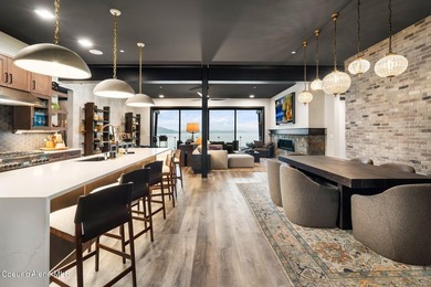 Spanning 2,950 sq. ft., this luxurious 4-bedroom, 4-bathroom - photo 10