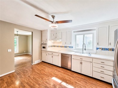 Welcome home to this beautiful move-in ready 3 bed 1.5 bath - photo 11