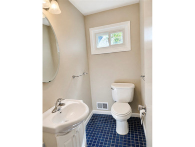Welcome home to this beautiful move-in ready 3 bed 1.5 bath - photo 13