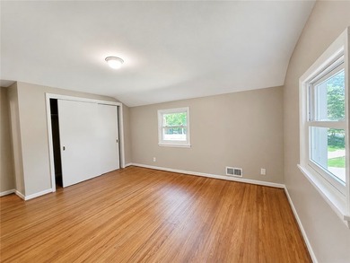 Welcome home to this beautiful move-in ready 3 bed 1.5 bath - photo 15