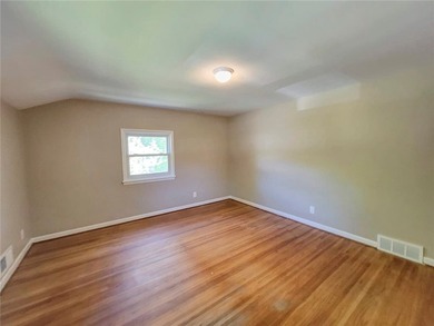 Welcome home to this beautiful move-in ready 3 bed 1.5 bath - photo 17