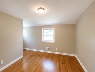 Welcome home to this beautiful move-in ready 3 bed 1.5 bath - photo 19