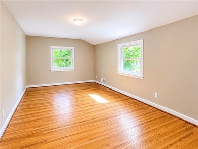 Welcome home to this beautiful move-in ready 3 bed 1.5 bath - photo 21