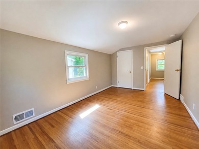 Welcome home to this beautiful move-in ready 3 bed 1.5 bath - photo 22