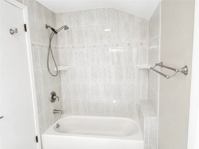 Welcome home to this beautiful move-in ready 3 bed 1.5 bath - photo 24