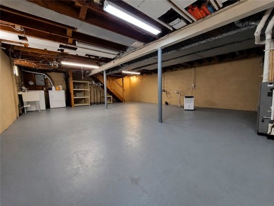 Welcome home to this beautiful move-in ready 3 bed 1.5 bath - photo 25