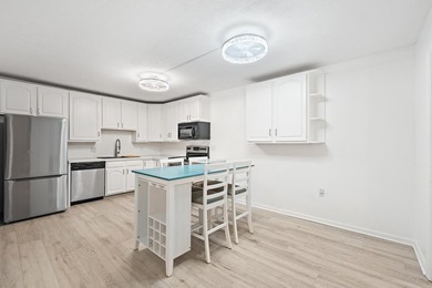 Welcome to this beautifully renovated 2-bedroom, 2.5-bath - photo 6