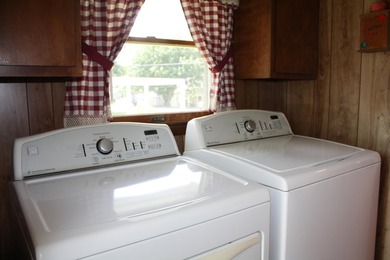 Welcome to this move-in ready home that clearly shows the care - photo 28