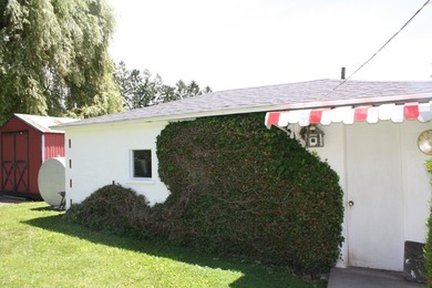 Welcome to this move-in ready home that clearly shows the care - photo 34