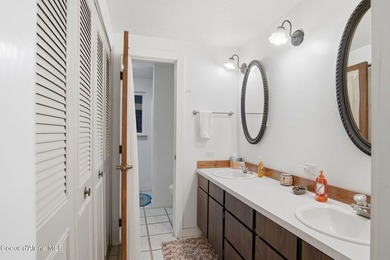 Discover exceptional versatility and location at 527/529 - photo 9