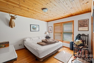 Perfectly set on nearly 350 acres of prime mountain land - photo 27