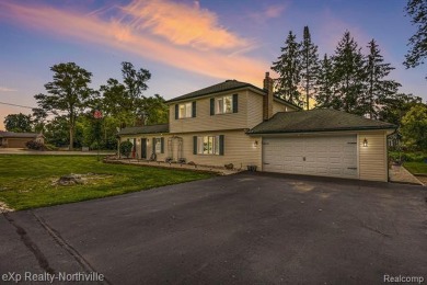 Walters Lake Home For Sale in Clarkston Michigan