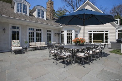 Welcome to 17 Hilldale Lane, a private estate set on two lush - photo 11
