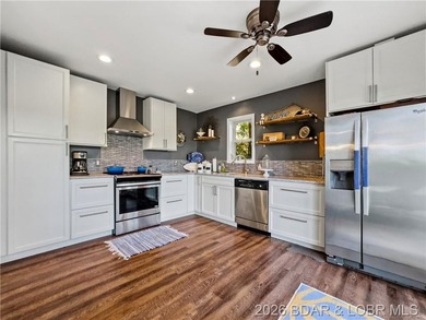 Great Lake View and nice open Decks with a Hot Tub! Vaulted - photo 18
