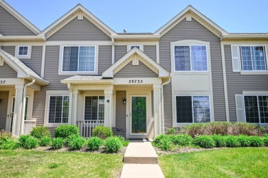 Lake Townhome/Townhouse Sale Pending in Beach Park, Illinois