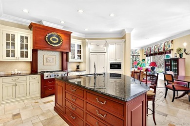 Welcome to 17 Hilldale Lane, a private estate set on two lush - photo 24