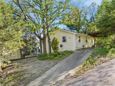 Great Lake View and nice open Decks with a Hot Tub! Vaulted - photo 33