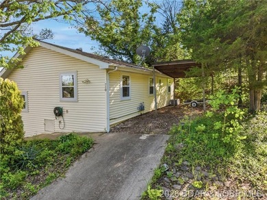 Great Lake View and nice open Decks with a Hot Tub! Vaulted - photo 34
