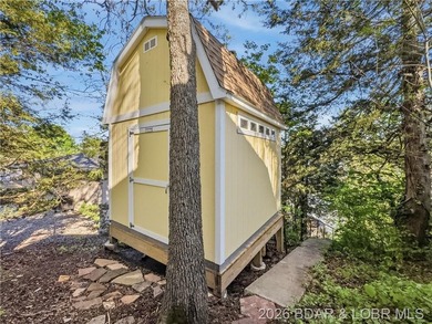 Great Lake View and nice open Decks with a Hot Tub! Vaulted - photo 36