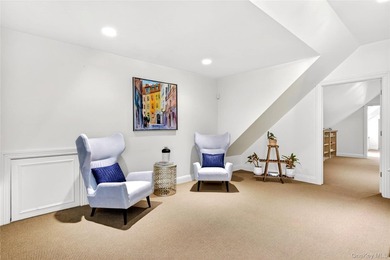 Welcome to 17 Hilldale Lane, a private estate set on two lush - photo 44