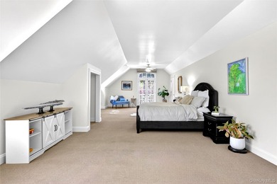 Welcome to 17 Hilldale Lane, a private estate set on two lush - photo 46