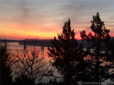 Great Lake View and nice open Decks with a Hot Tub! Vaulted - photo 49