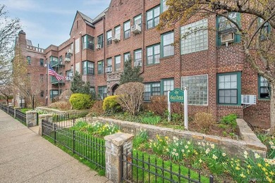 Welcome to this beautifully maintained, oversized two-bedroom, 1 - photo 1