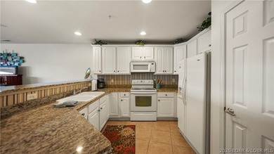 Three bedrooms, three full baths, two of those bedrooms lakeside - photo 12