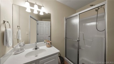 Three bedrooms, three full baths, two of those bedrooms lakeside - photo 27