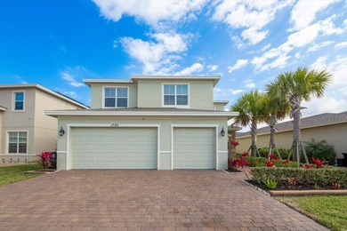 Welcome to Vizcaya Falls! This exceptional 5-bedroom with den, 3 - photo 1