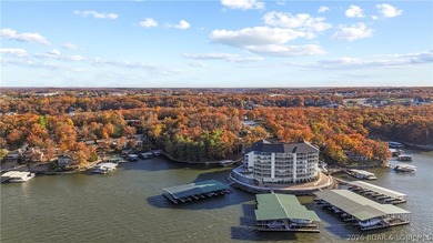 Three bedrooms, three full baths, two of those bedrooms lakeside - photo 41