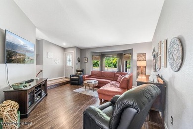 Well maintained 3 bed, 3 bath, 1,800 sq ft home in one of Coeur - photo 3