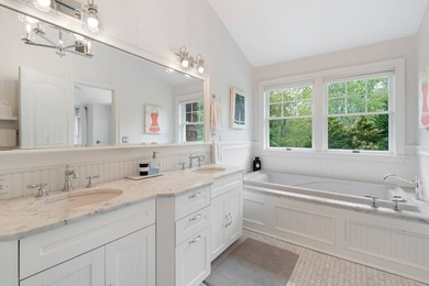 Just minutes from Southampton Village and the ocean beaches - photo 16