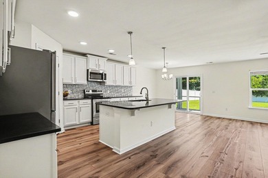 Welcome home to this stunning, move-in-ready 5-bedroom - photo 23