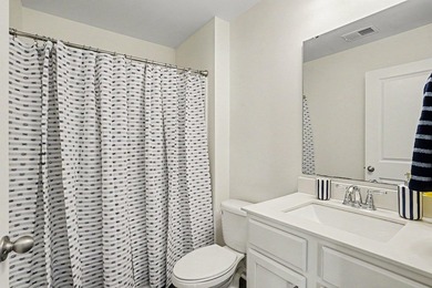 Welcome home to this stunning, move-in-ready 5-bedroom - photo 26